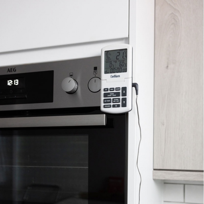 chefalarm-cooking-thermometer-timer (2)_6a0a6af03623d369228942.jpg